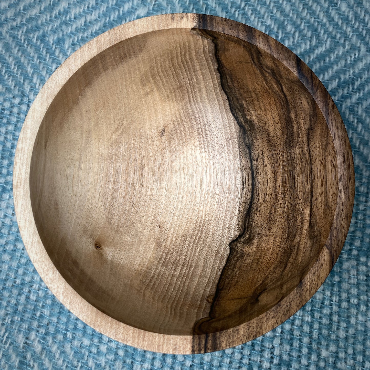 Walnut Medium-Sized Bowl - 7 1/2" x 2 1/2"