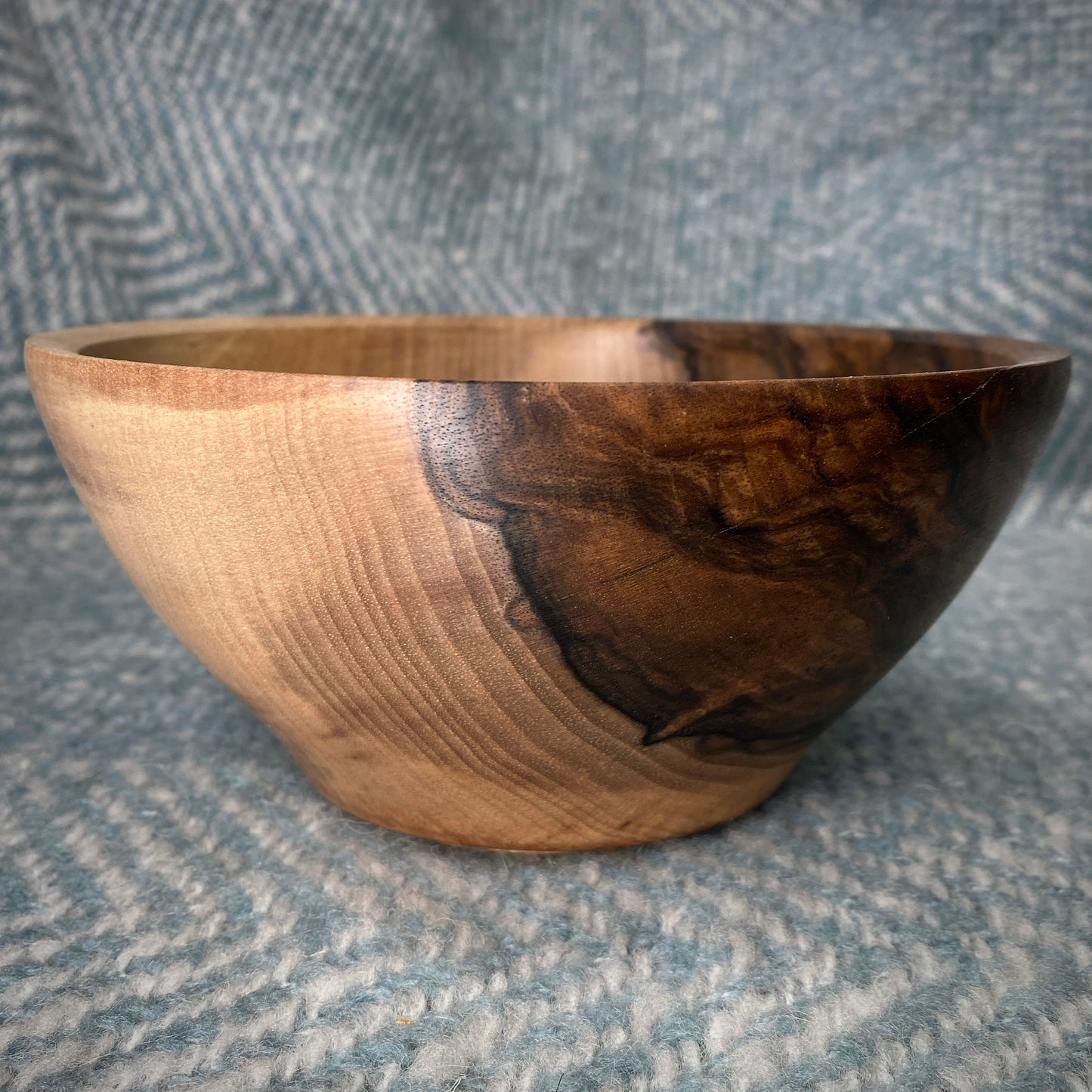 Walnut Medium-Sized Bowl - 7 1/2" x 2 1/2"